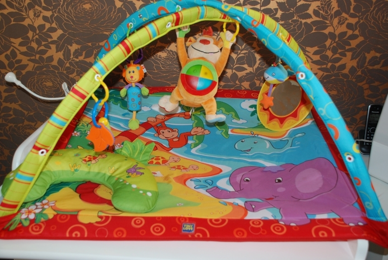 Развивающий коврик Tiny Love 1300 рублей