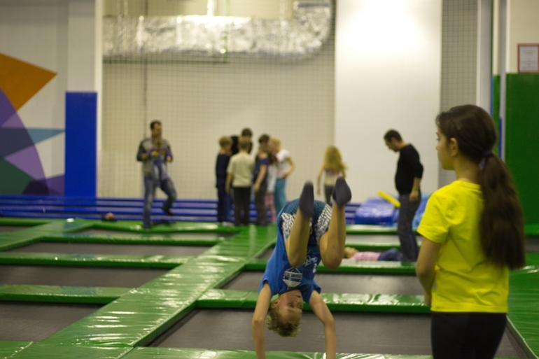 На "Лужайке", в стране Батутии:)