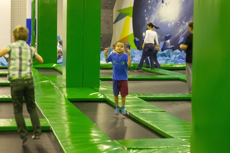 На "Лужайке", в стране Батутии:)