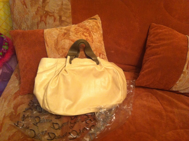 Светленькая итальянская сумка Deboro. Натуральная кожа!!! Добавила фото :)