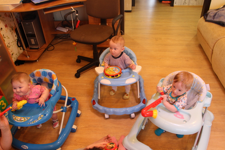 Нам 8 месяцев.