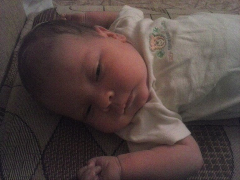 Нам уже месяц...