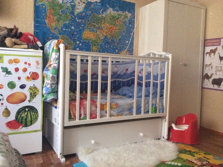 Научите пользоваться кроваткой!