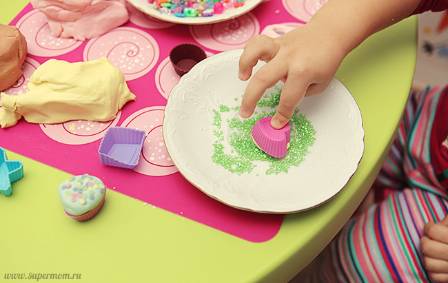 Пир из самодельного пластилина