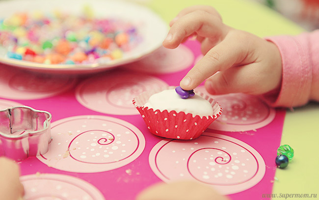 Пир из самодельного пластилина