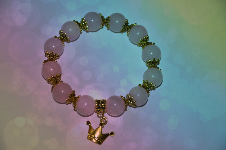 Браслетики из полудрагоценных камней:)