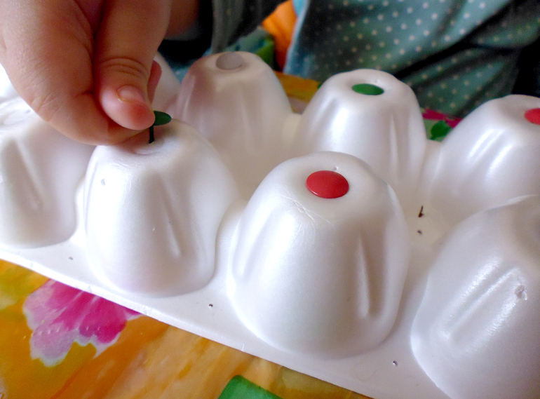 Цветные гвоздики и другие игры