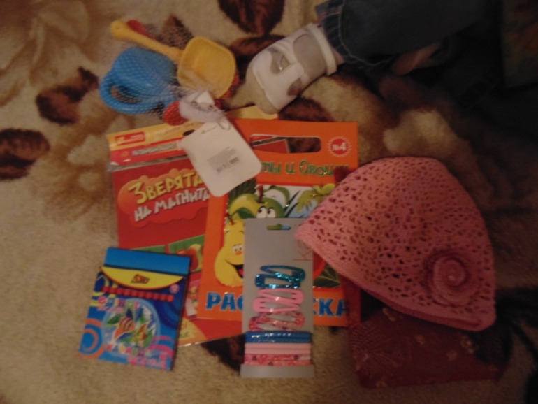 и мы с подарочками