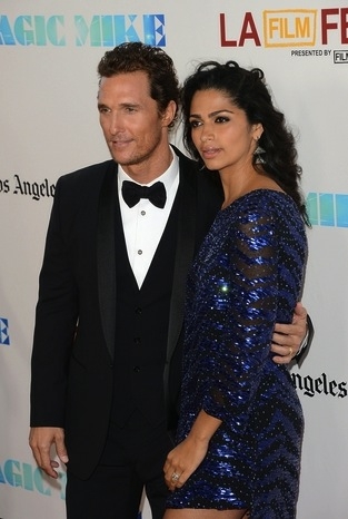 Беременный стиль звезд. Камила Алвес