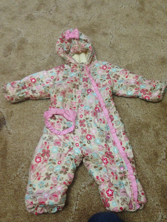 Продаю красивую одежду б/у для девочки от 0 до 12 месяцев.