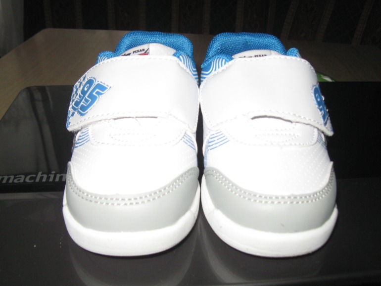 Новые кроссовки, р. 23