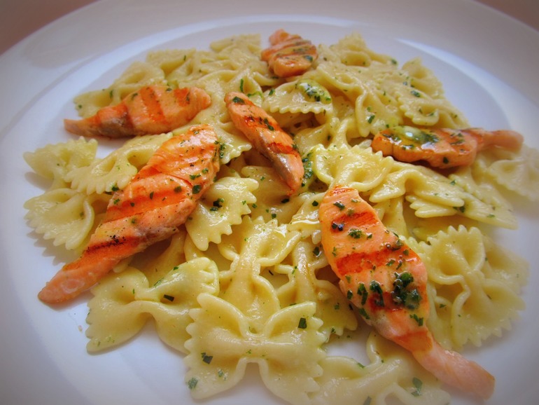 Паста с лососем в эстрагоновом масле + бонус ( рецепт винного масла к мясу)