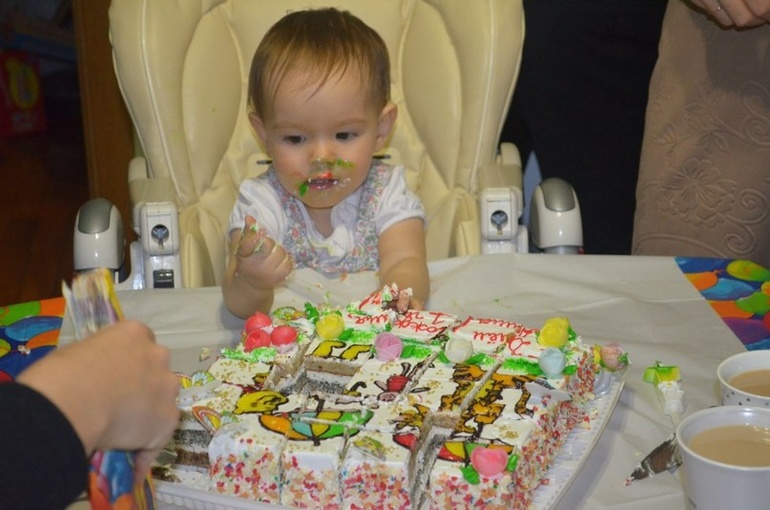 Вот и нам исполнился годик)