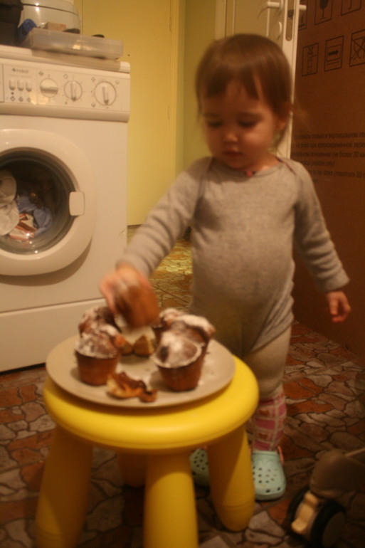 Готовим с детьми. Капкейки с изюмом и орехами.