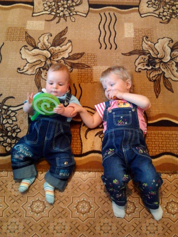 Дочурка в гостях у бабушки)