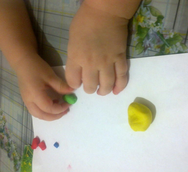 Мы слепили колобка :)