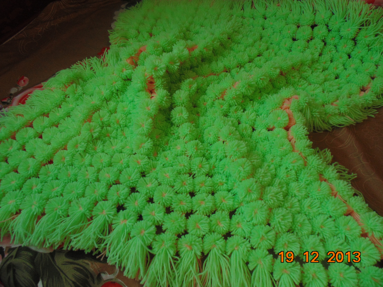 Детские пледы из помпонов