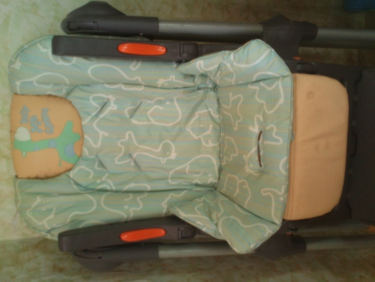 Продам кресла для кормления и много вещей, босоножки по хорошей цене