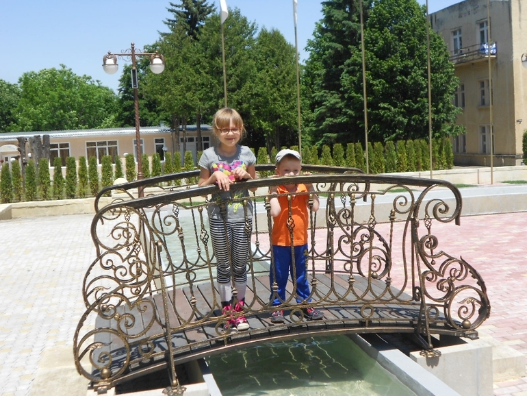 Гуляли в субботу в парке)