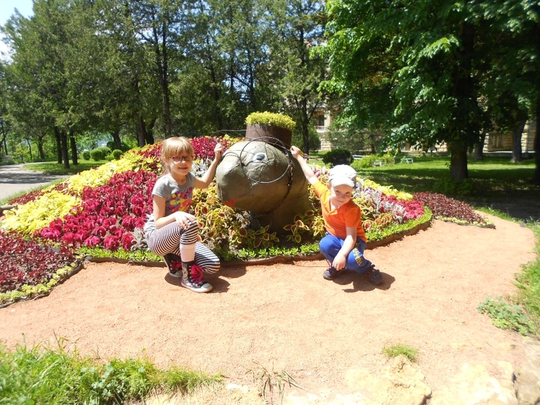 Гуляли в субботу в парке)