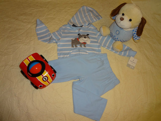 Модная одежда для детей и взрослых по стоковым ценам.