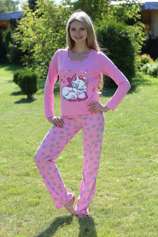 Модная одежда для детей и взрослых по стоковым ценам.