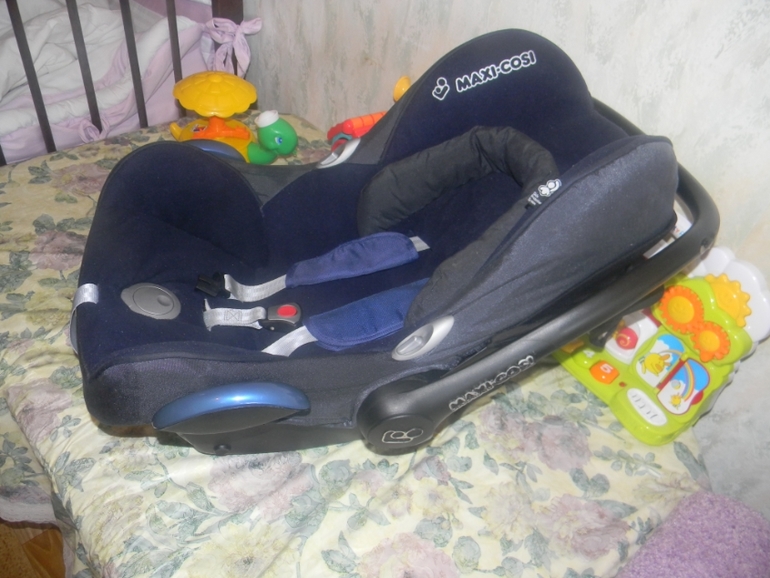 Автокресло Maxi-cosi CabrioFix + в подарок ходунки
