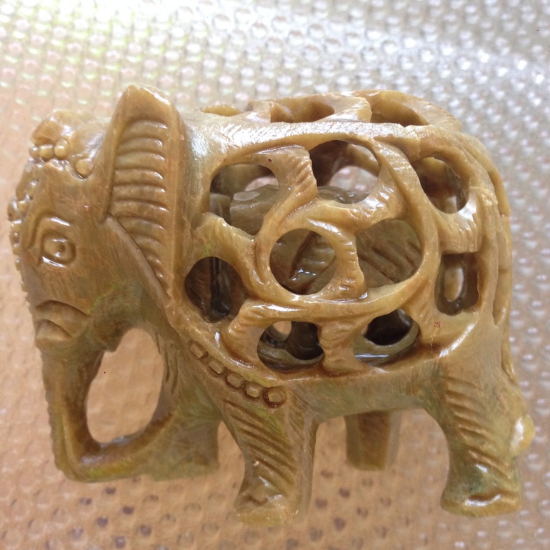 Отдам беременного слона!