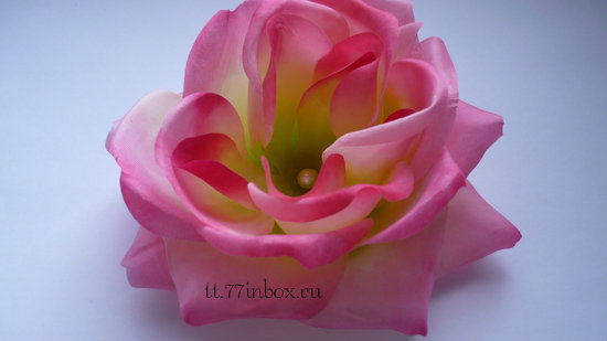 Шляпки, шапочки, повязки на голову, резинки для волос и заколочки с пышными цветами или бантиками!