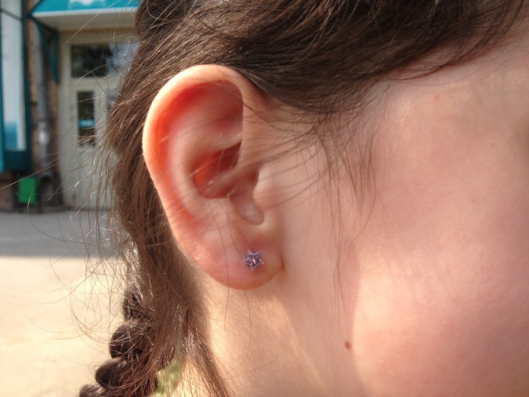 Ура! Ушки прокололи!