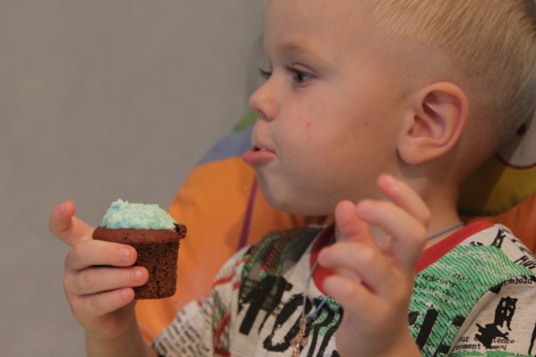 лысая башка, дай пирожка))))))))