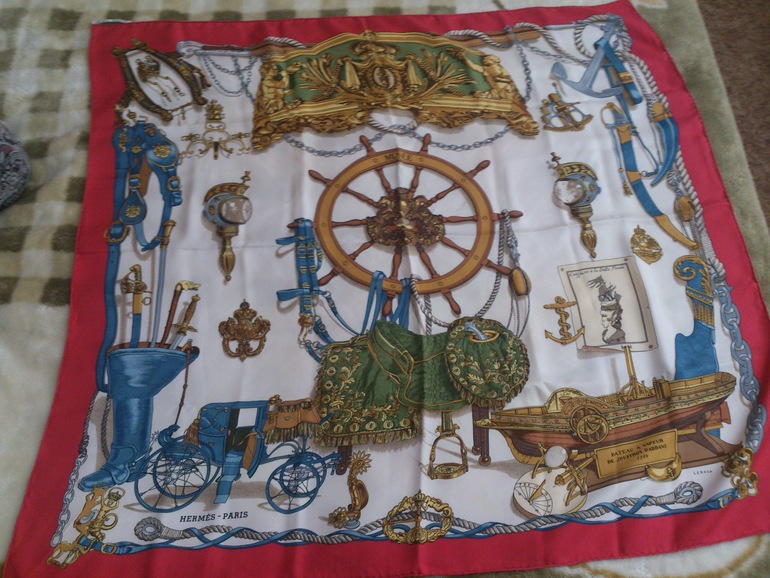 Платок хермес кто разбирается?!