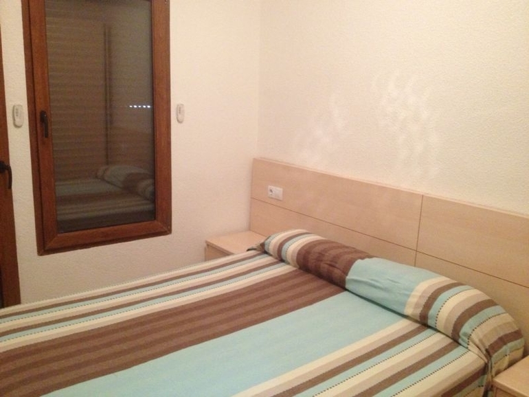 Спец. цена на аренду апартаментов в Испании (Санта Пола), 4 спальни, в 50м от пляжа, стоимость за месяц: июнь/1400 евро, сентябрь/1500 евро