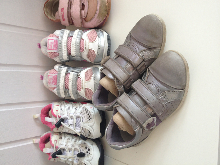 Продаю обувь для девочки от26-28 размера