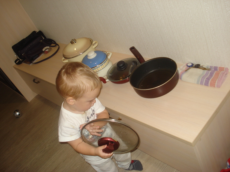 Домашние занятия Артема....1 год и 4 мес