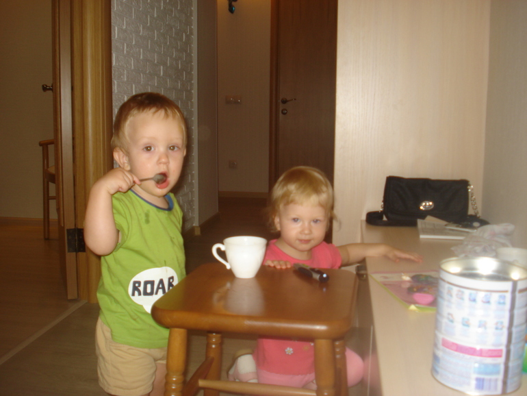 Домашние занятия Артема....1 год и 4 мес