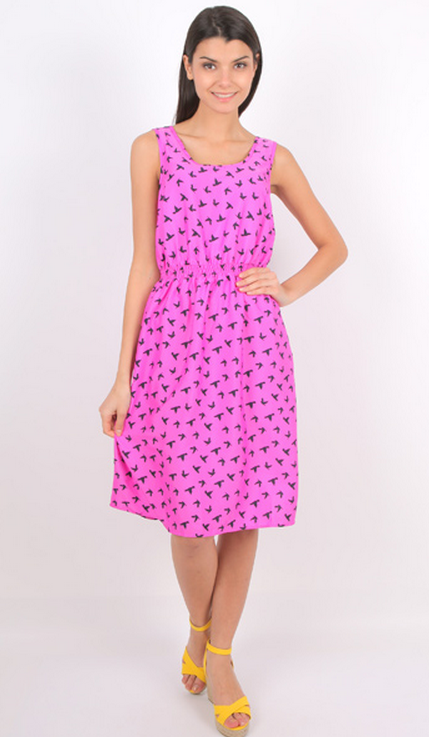 Ярко-розовое платье