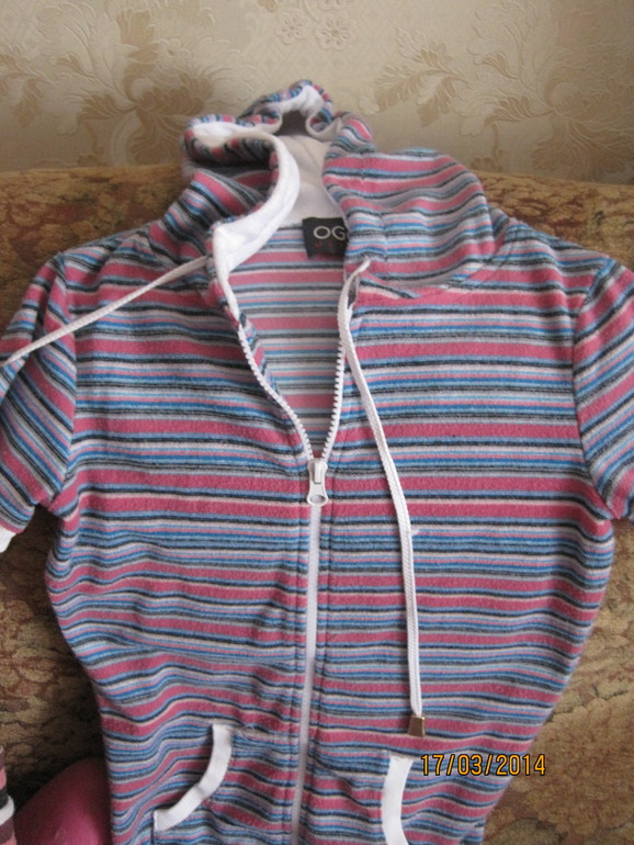 Отдам даром одежду для девочки подростка