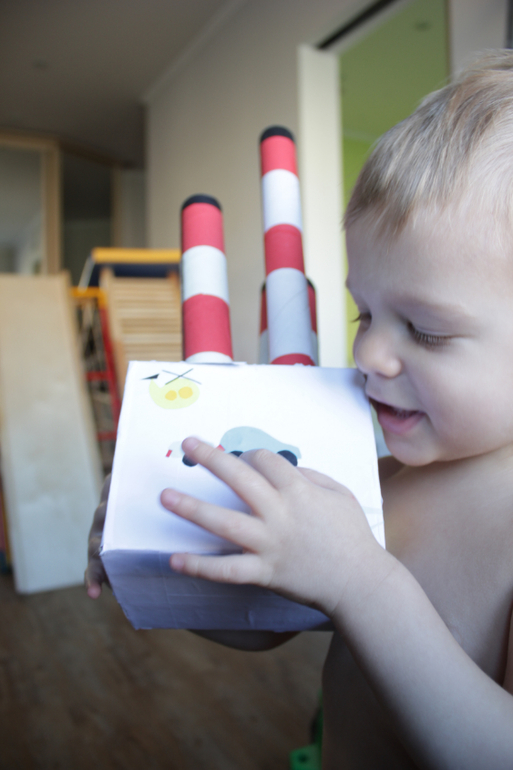 новая жизнь для картонных коробок (завод и ангар для ракеты)