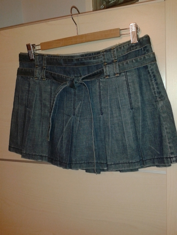 2 мини-юбки Zara(TRF100%), Fishbone. р-рМ(44росс.) б/у оч.мало