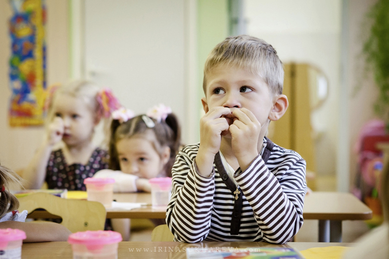 Один день из жизни в детском саду. Часть 1. Рисуем.