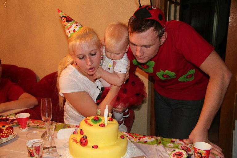 Как мы отмечали 1 годик=)))Вечеринка в стиле Божьих коровок