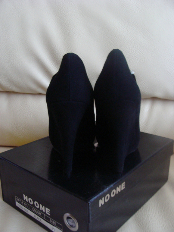 пристрою туфли натур.замша...1900р..