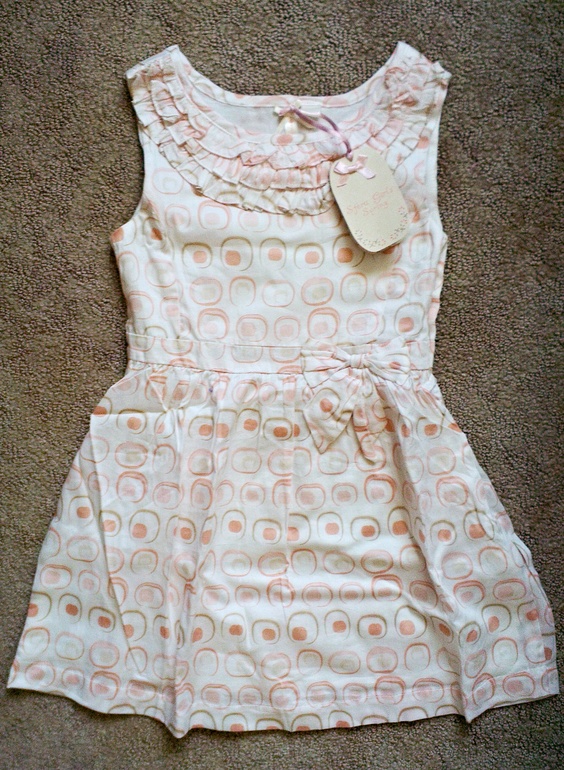 Продам два летних платья испанской марки SFERA за 930 рублей(оба): 1 на 6-7 лет, 2 на 4-5 лет.