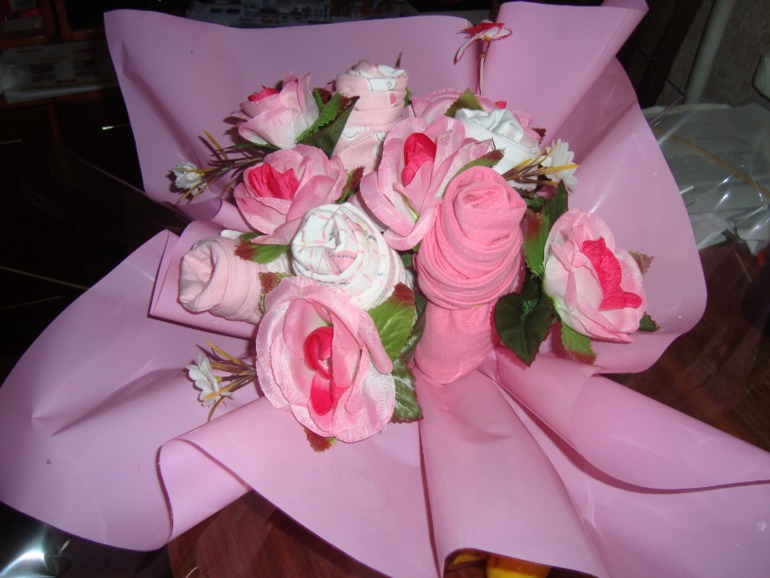 Букеты из детской одёжки