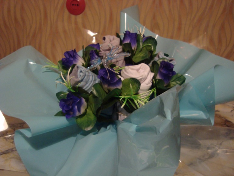 Букеты из детской одёжки