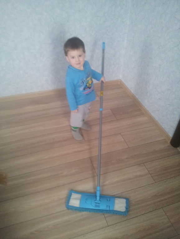 мамин помощник)))