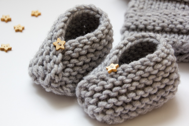 Пинетки и шапочка для малыша