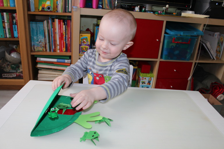 Вот и пошли мы по дороге с музыкой.