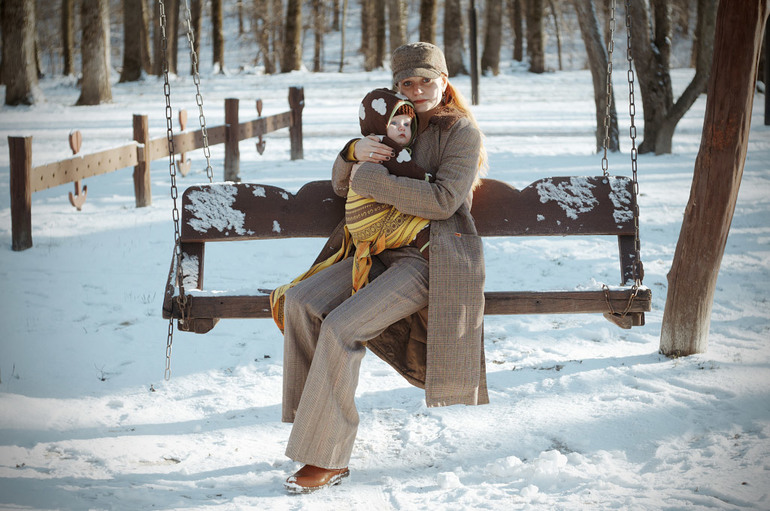 Жёлтый Триколор в снежном декабре.